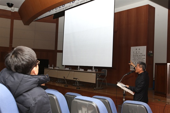  경상대 교수회는 2일 오후 남명학관에서 "공무원연금 어떻게 할 것인가"라는 제목으로 정택포럼을 열었다.