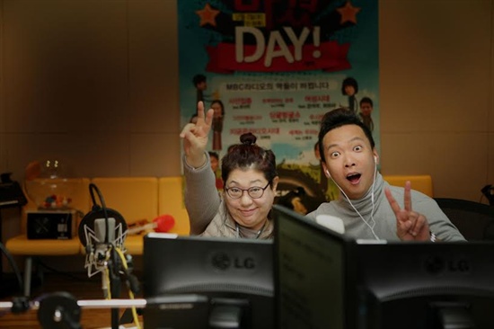  2일 오후 MBC 표준FM <두시 만세> 진행을 맡은 가수 양희은과, 박준형.