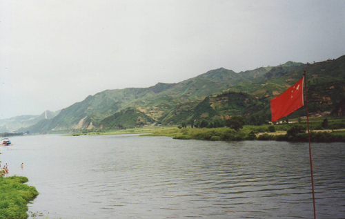 중국 지안에서 바라본 압록강과 북한 산하(1999년 제1차 항일유적지 답사때 촬영)