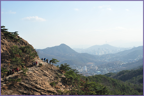  탕춘대의 등산객들