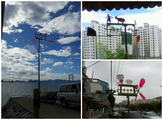 김종씨가 설치한 풍향경이 다양한 곳에 설치되어 있다. 좌측부터 여수소호요트장, 여수엑스포힐스테이트 아파트 산책로, 길거리에 세워진 풍향경의 모습.