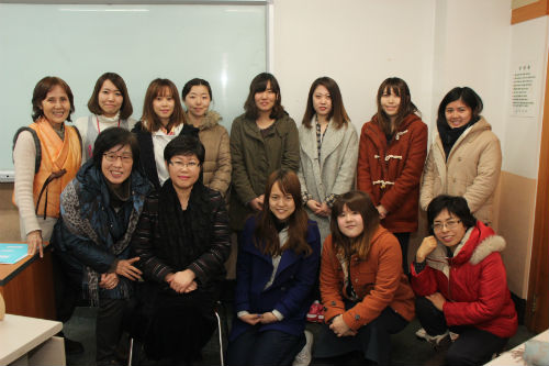 일본유학생들에게 '항일여성독립운동가' 이야기를 들려주고 기념으로 찍은 사진(2014.12.8. 한국외대)