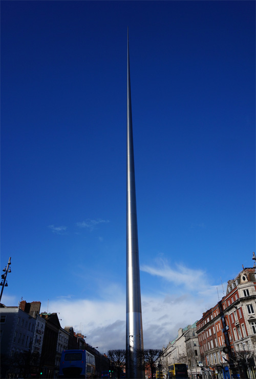 더블린의 상징이자 아일랜드의 12년간 고속성장을 기념하기 위해 세워진 스파이어 첨탑(The Spire)