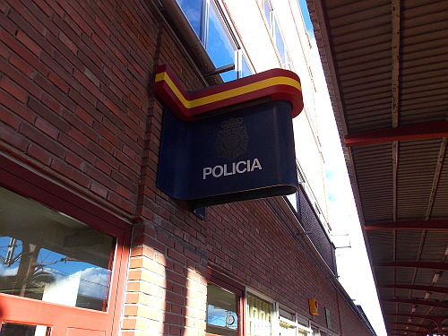 스페인에서는 경찰을 폴리시아(policia)로 부른다.