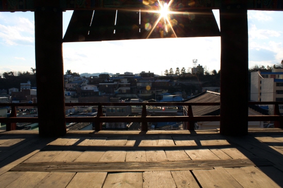 진주향교 풍화루에서 바라본 경남 진주시 옥봉지역