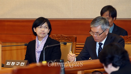 이정희 통합진보당 대표가 19일 오전 서울 종로구 헌법재판소 대심판정에서 열린 통합진보당 해산 및 정당활동정지가처분신청 사건에 대한 선고를 지켜보기 위해 참석하고 있다.