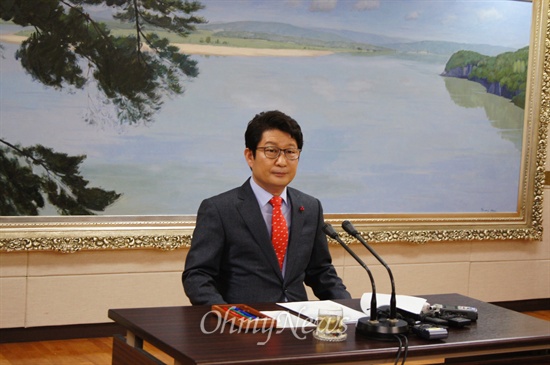 권영진 대구시장이 22일 오전 대구시청에서 송년 기자회견을 갖고 2015년을 대구 재창조의 해로 삼겠다고 밝혔다.
