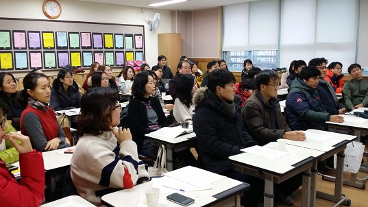 이날 연수에는 60여 명의 학부모들과 교사들이 모여 5시간 동안 강연이 이루어졌다. 중간에 자리를 뜨는 사람들도 거의 없었다.