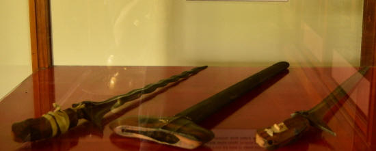 호신용으로 만들어졌던 이 발리 전통의 칼은 지금은 공연도구로 많이 사용된다.
