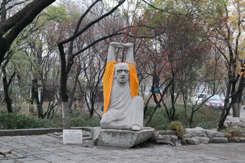 18나한상 자유분방하고 개성 있는 나한들의 모습이 오히려 편안하고 재미있게 느껴진다.