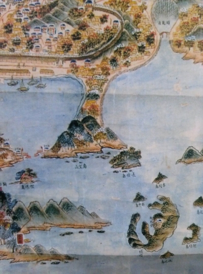 1872년에 제작된 <통영지도>의 부분. 
중앙에 보이는 남망산의 남동쪽 가까이에 '장좌도'가 독립된 섬으로 그려져있다. 