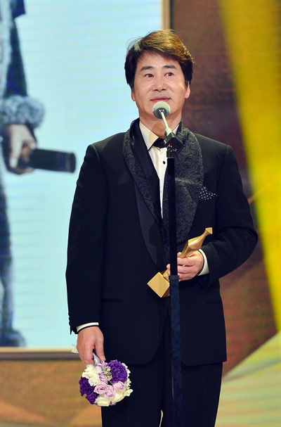  2014 KBS <연기대상>에서 대상을 수상한 유동근.