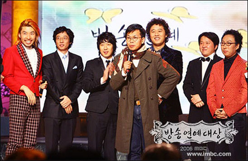 2006년 MBC 방송연예대상 '네티즌이 뽑은 올해 최고의 프로그램상' 수상 당시 모습. 조연출 시절 포기까지 생각하게 만들었던 '데드 포인트'를 극복한 결과였다
