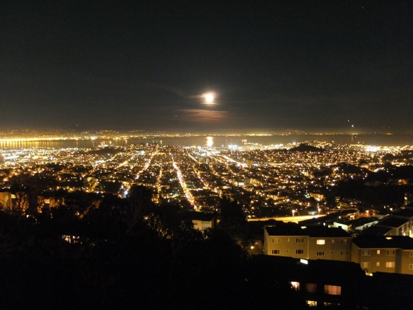 - 트윈힐즈에서 바라보는 샌프란시스코의 야경은 불이라도 난 것처럼 온통 빨갛게 빛난다.