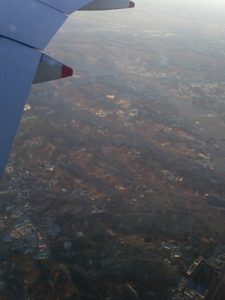  누구에게나 지울 수 없는 사진이 한 장쯤 있다고 생각한다. 그 여행의 마지막 날, 비행기가 인천 상공을 날면서 찍었던 이 사진이 바로 그 사진이다.