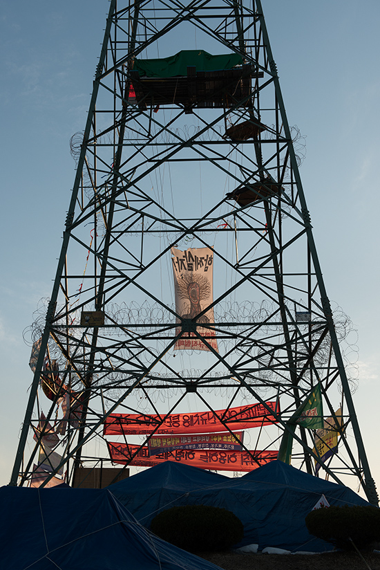 2013년 1월 5일, 울산 현대차 공장이 내려다보이는 고압송전탑 위