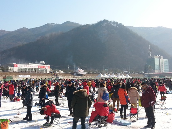 2015 얼음나라 화천 산천어축제가 1월10일, 23일간의 일정으로 개막했다.