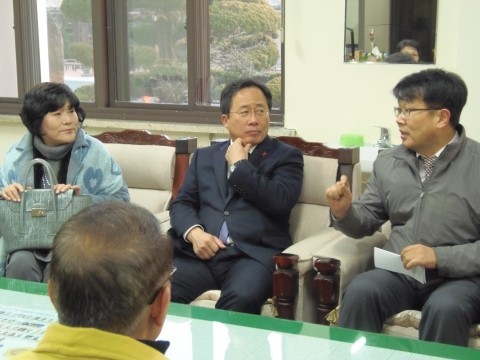 김석준 교육감이 '동계 논술캠프'가 열리는 학생교육원을 격려 방문했다. 