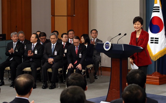 박근혜 대통령이 지난 12일 오전 청와대 춘추관에서 신년 기자회견을 하고 있다.