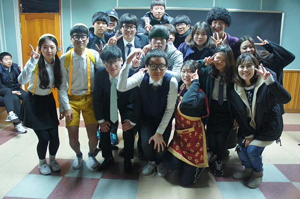 양산남부고등학교 연극반 '아이비' 학생들.
