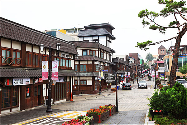 인천 중구청 앞 일본거리, 사진에서  위쪽이 차이나타운이다.
