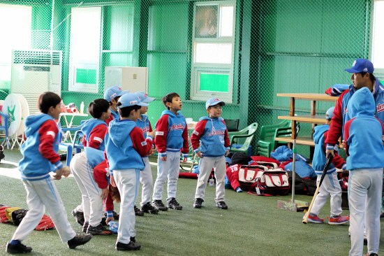시흥 멘토리 야구단                           모여있는 아이들