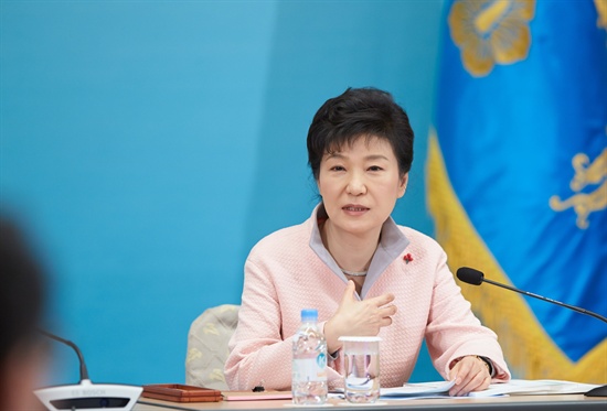 22일 청와대 국민행복 업무보고에 참석한 박근혜 대통령.