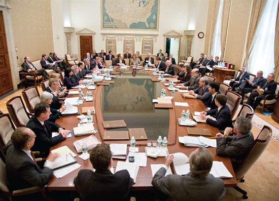 미국 연방공개시장위원회(Federal Open Market Committee)가 워싱턴 D.C. 에클레스 빌딩에서 회의를 하고 있다.