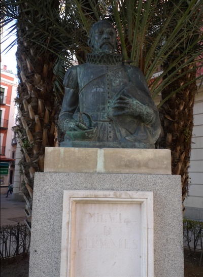스페인 세비야에 있는, 돈키호테를 집필한 세르반테스 동상 