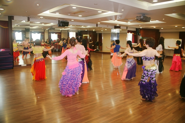 벨리댄스는 여성들의 아름다움을 가장 잘 표현하는 춤으로 알려져 있다