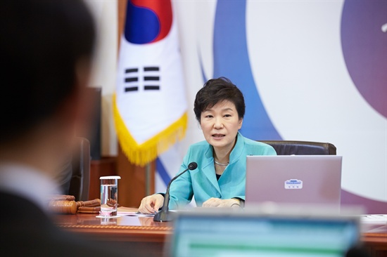 지난 3일 청와대에서 열린 국무회의에서 박근혜 대통령이 발언을 하고 있다. 