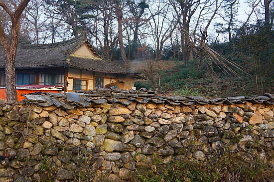 밥불 연기는 상처입고 까칠하고 예민해진 우리의 마음을 다독여 준다. 보는 것만으로도 마음의 평안을 얻는다