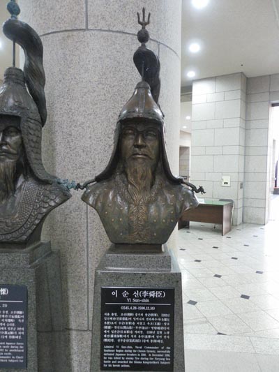 유성룡이 천거한 이순신. 서울시 용산구 용산동의 전쟁기념관에서 찍은 사진. 
