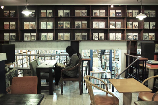 2013년 11월 <뿌리깊은나무> 전권 53권을 부산 보수동 책방 골목 '우리글방'에서 전시했다