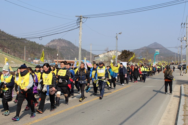 지난 14일, 안산에서 진도까지 19박 20일 도보 순례에 나선  세월호 도보순례단의 막바지 걸음걸음입니다.