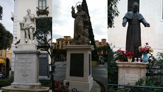  소렌토의 시인 타소 동상과 성인 안토니오, 지오반니의 동상