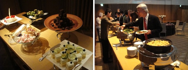 　　식사 시간에 맞추어 차와 케이크를 준비해 놓았습니다. 사진 오른쪽은 먹거리를 접시에 담고 있는 모습입니다. 