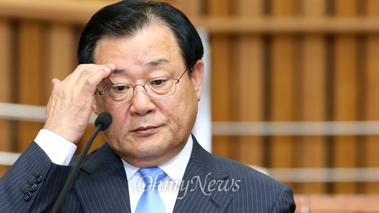 박근혜 대통령이 27일 비서실장에 이병기 국가정보원장(사진)을 내정했다. 