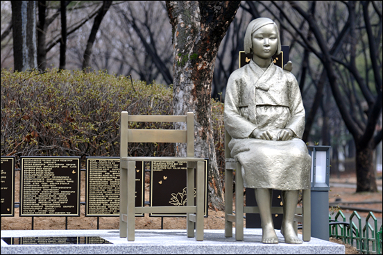지난 3월 1일 건립된 '대전 평화의 소녀상'.