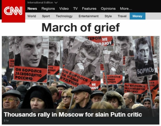 암살당한 러시아 야권 지도자 보리스 넴초프 추모 집회를 보도하는 CNN 뉴스 갈무리.