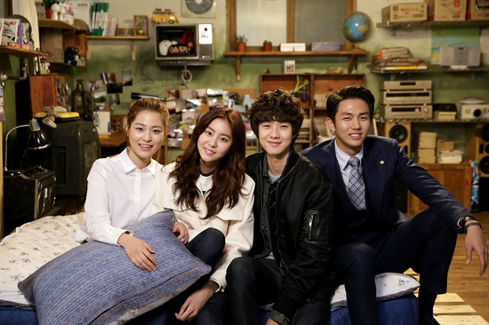  tvN <호구의 사랑>에 출연 중인 배우 이수경, 유이, 최우식, 임슬옹(왼쪽부터)