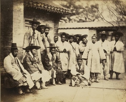 1862년 10월에 청나라로 간 연행단의 수행원들.