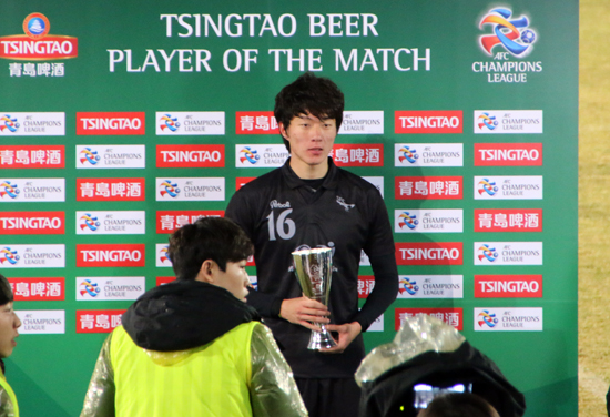 일본 감바오사카와의 경기에서 만점활약 성남FC '황의조' 황의조 선수는 이날 경기에서 최우수 선수에 선정됐다.