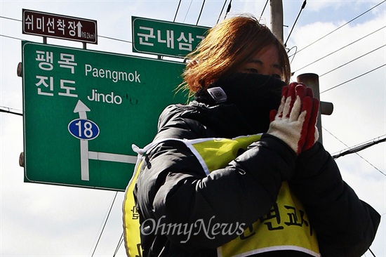 지난달 23일 '진도 팽목항~서울 광화문 3보1배'에 나선 세월호 참사 희생자 고 이승현(단원고)군의 아버지 이호진씨와 누나 이아름씨는 3보1배 시작 10일째 되는 4일에도 고된 여정을 이어갔다.