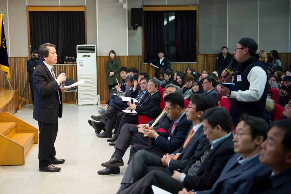 지난 2일 중앙대학교 본부 측은 중앙대학교 서울캠퍼스에서 구조조정 설명회를 열고, 이어 3일에 안성캠퍼스에서도 설명회를 열었다.