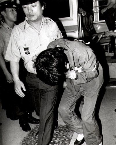 박종철 고문치사사건으로 구속된 수사관의 모습
