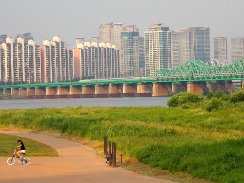 한강철교 63빌딩 부근에서 촬영했다. 