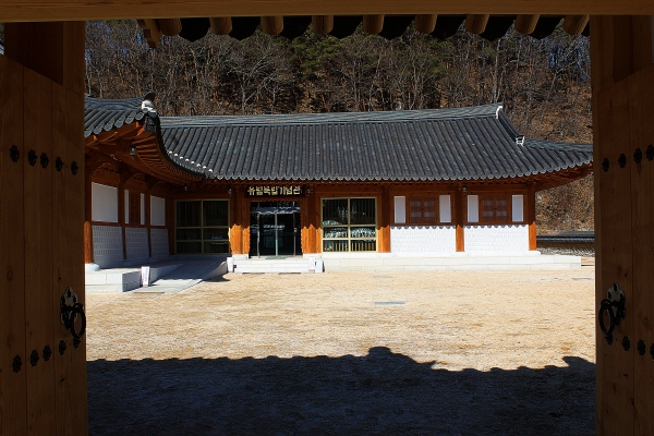  경남 산청군 남사예담촌에 있는 유림독립기념관.