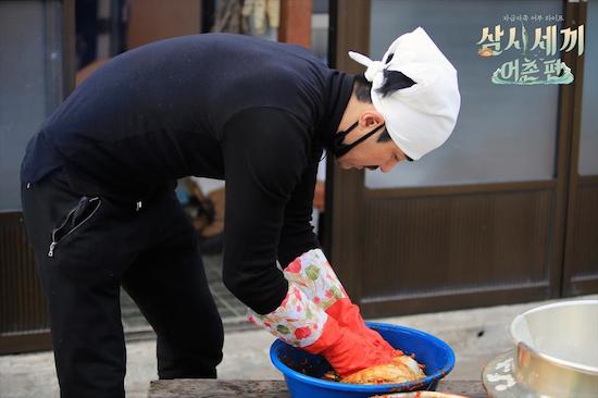 차승원의 탁월한 요리실력에 힘입어 tvN <삼시세끼-어촌편>은 동시간대 지상파 프로그램을 뛰어넘는 인기를 누리고 있다.
