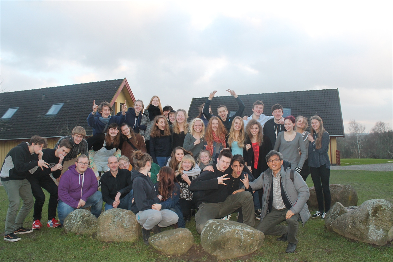 덴마크 인생학교 학생들과 찍은 사진.